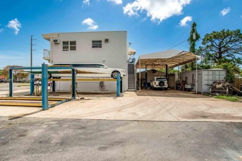 Propiedad comercial en venta en Oakland Park, Florida № 1957550 - foto 3