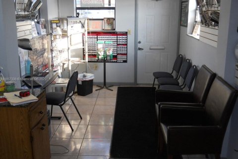 Propiedad comercial en venta en Oakland Park, Florida № 1957550 - foto 6