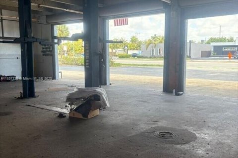 Propiedad comercial en venta en Oakland Park, Florida № 1957550 - foto 15