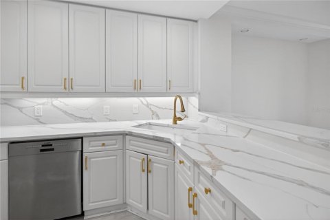 Condo in Sarasota, Florida, 2 bedrooms  № 1791651 - photo 5