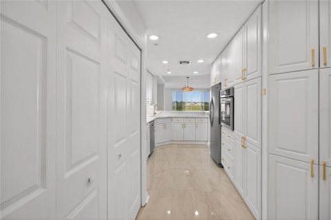 Condo in Sarasota, Florida, 2 bedrooms  № 1791651 - photo 8