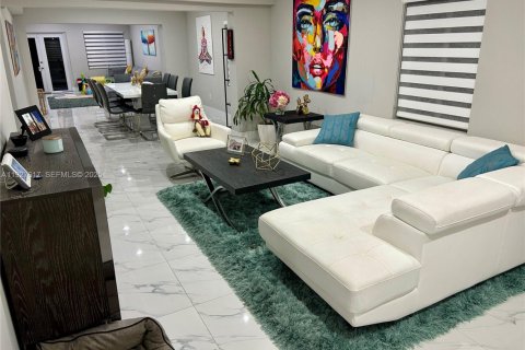Купить виллу или дом в Норт-Майами, Флорида 4 спальни, 169.27м2, № 1986732 - фото 3
