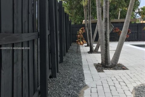 Купить виллу или дом в Норт-Майами, Флорида 4 спальни, 169.27м2, № 1986732 - фото 20