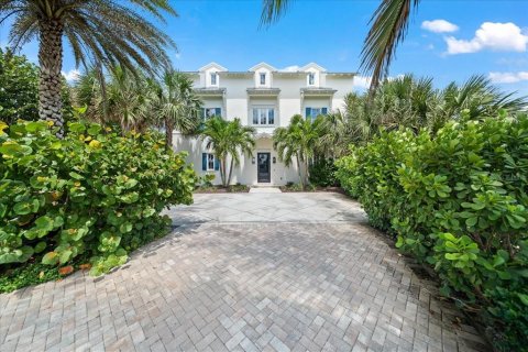 House in Melbourne Beach, Florida 3 bedrooms, 317.73 sq.m. № 1901991 - photo 3
