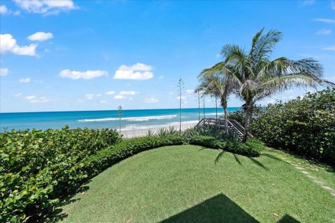 House in Melbourne Beach, Florida 3 bedrooms, 317.73 sq.m. № 1901991 - photo 2