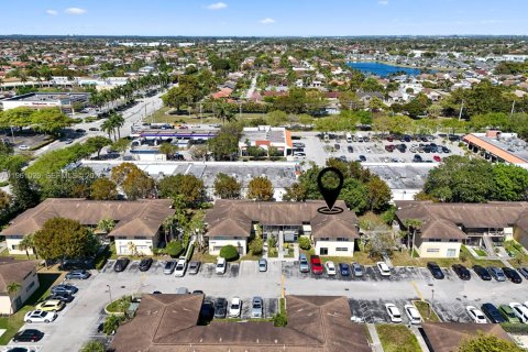 Condominio en alquiler en Miami, Florida, 2 dormitorios, 76.64 m2 № 2021837 - foto 26