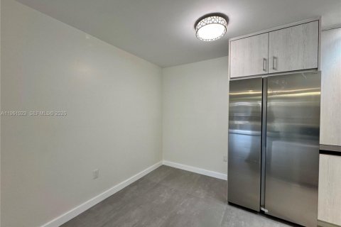 Copropriété à louer à Miami, Floride: 2 chambres, 76.64 m2 № 2021837 - photo 2