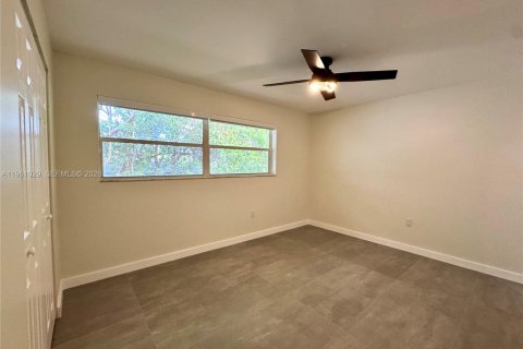 Copropriété à louer à Miami, Floride: 2 chambres, 76.64 m2 № 2021837 - photo 8