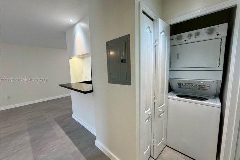 Copropriété à louer à Miami, Floride: 2 chambres, 76.64 m2 № 2021837 - photo 7