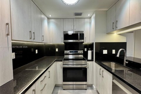 Copropriété à louer à Miami, Floride: 2 chambres, 76.64 m2 № 2021837 - photo 3