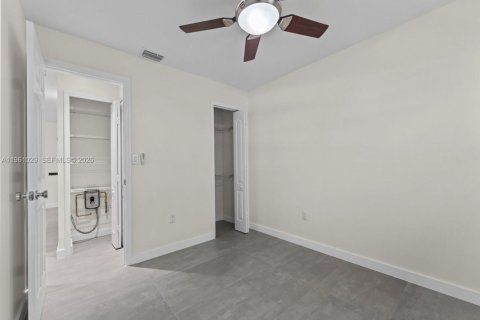 Condominio en alquiler en Miami, Florida, 2 dormitorios, 76.64 m2 № 2021837 - foto 15