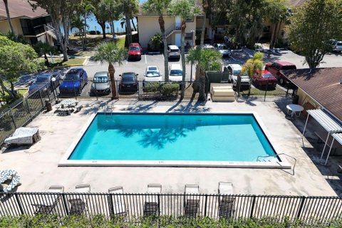 Condominio en alquiler en Miami, Florida, 2 dormitorios, 76.64 m2 № 2021837 - foto 25