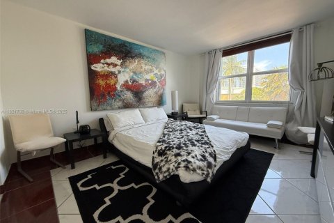 Condo in Miami Beach, Florida, 1 bedroom  № 1784117 - photo 12