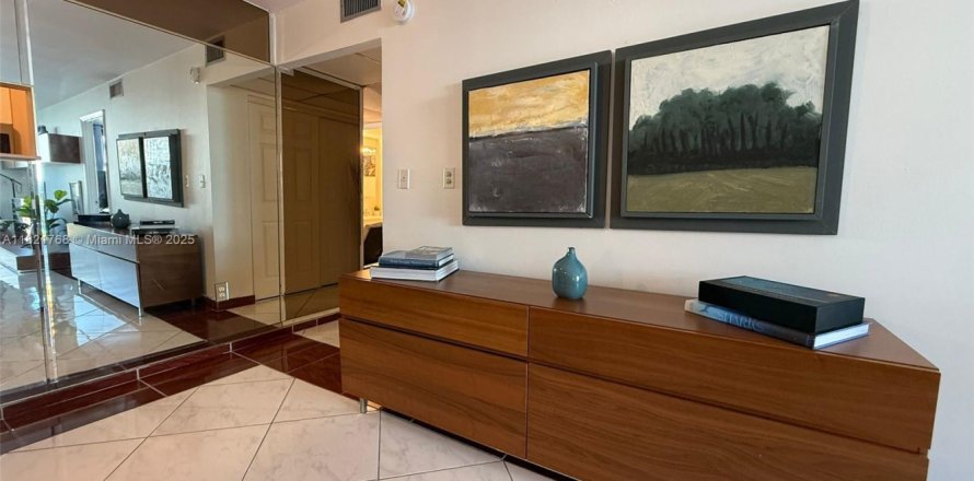 Condo in Miami Beach, Florida, 1 bedroom № 1784117