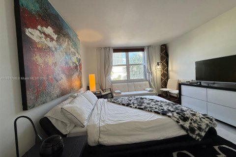 Condo in Miami Beach, Florida, 1 bedroom  № 1784117 - photo 13