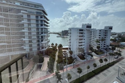 Condo in Miami Beach, Florida, 1 bedroom  № 1784117 - photo 23