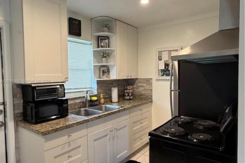 Immobilier commercial à vendre à Lantana, Floride: 74.32 m2 № 2338623 - photo 5