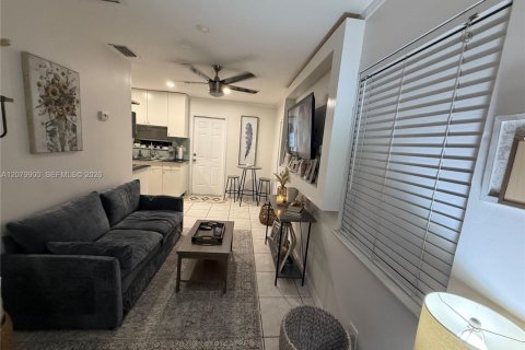 Immobilier commercial à vendre à Lantana, Floride: 74.32 m2 № 2338623 - photo 13