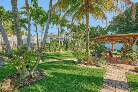 Immobilier commercial à vendre à Lantana, Floride: 74.32 m2 № 2338623 - photo 15