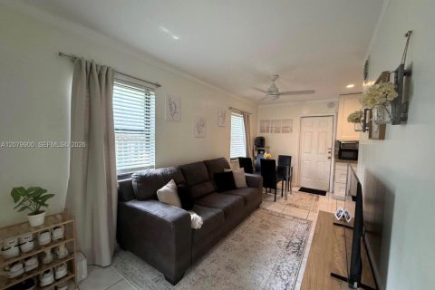 Immobilier commercial à vendre à Lantana, Floride: 74.32 m2 № 2338623 - photo 8
