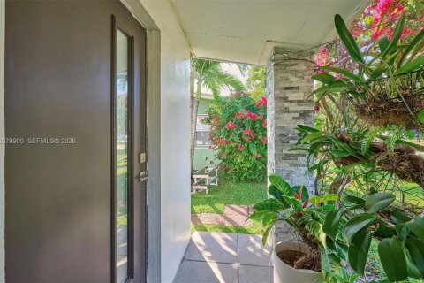Immobilier commercial à vendre à Lantana, Floride: 74.32 m2 № 2338623 - photo 3