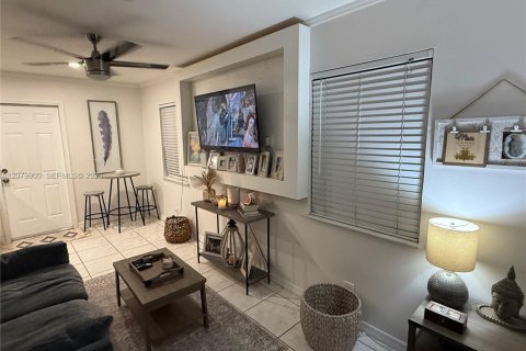 Immobilier commercial à vendre à Lantana, Floride: 74.32 m2 № 2338623 - photo 11