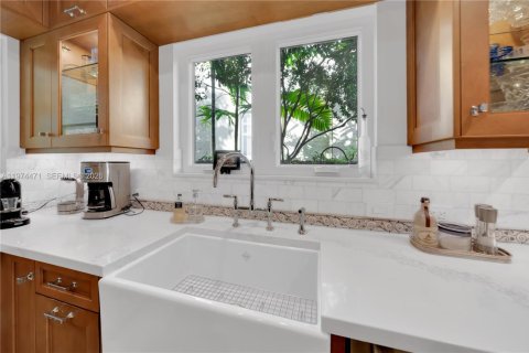 Casa en venta en Miami, Florida, 5 dormitorios, 287.07 m2 № 2260070 - foto 26