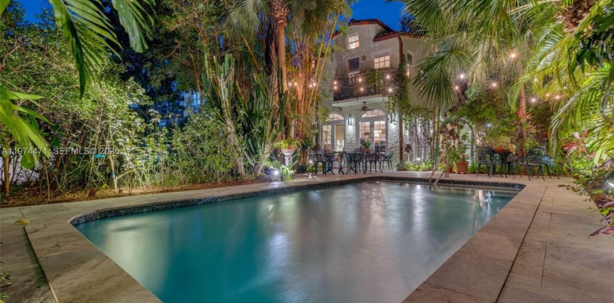 Casa en Miami, Florida 5 dormitorios, 287.07 m2 № 2260070