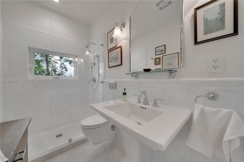 Casa en venta en Miami, Florida, 5 dormitorios, 287.07 m2 № 2260070 - foto 29
