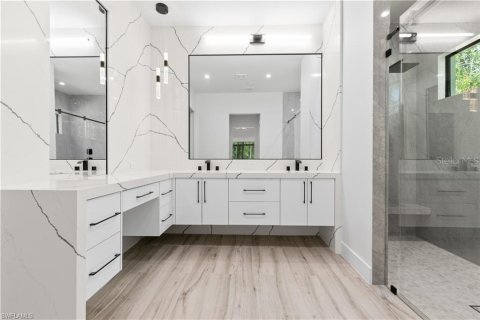 House in Naples, Florida 4 bedrooms, 219.06 sq.m. № 1827288 - photo 18