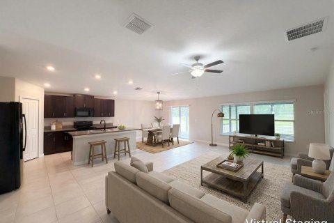House in Zephyrhills, Florida 4 bedrooms, 178.19 sq.m. № 2394389 - photo 5