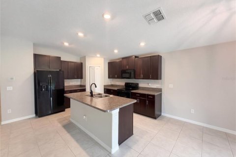 House in Zephyrhills, Florida 4 bedrooms, 178.19 sq.m. № 2394389 - photo 10