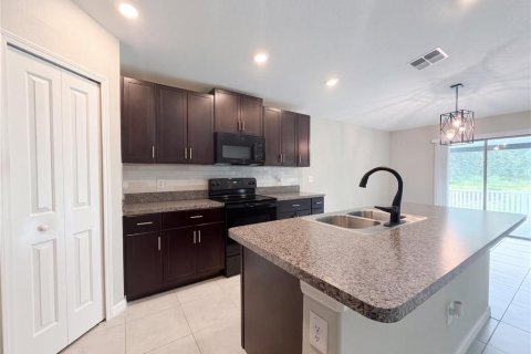 House in Zephyrhills, Florida 4 bedrooms, 178.19 sq.m. № 2394389 - photo 11