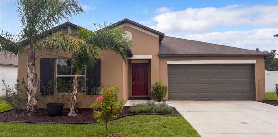 House in Zephyrhills, Florida 4 bedrooms, 178.19 sq.m. № 2394389
