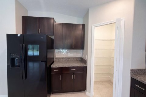 House in Zephyrhills, Florida 4 bedrooms, 178.19 sq.m. № 2394389 - photo 13