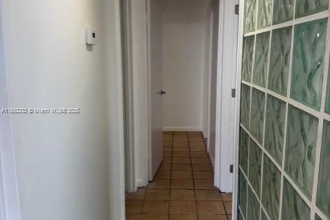 Condominio en alquiler en Miami, Florida, 2 dormitorios, 103.49 m2 № 2016238 - foto 5