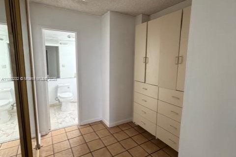 Condominio en alquiler en Miami, Florida, 2 dormitorios, 103.49 m2 № 2016238 - foto 8
