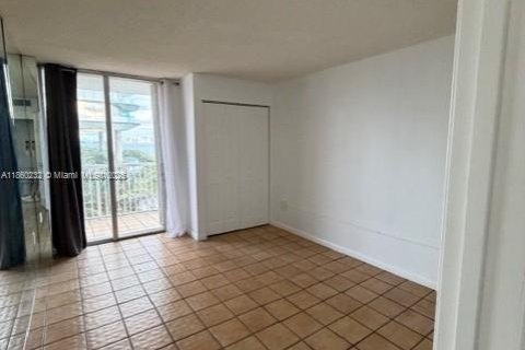 Condominio en alquiler en Miami, Florida, 2 dormitorios, 103.49 m2 № 2016238 - foto 6