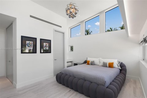 House in Miami Beach, Florida 5 bedrooms, 545.15 sq.m. № 1895655 - photo 19