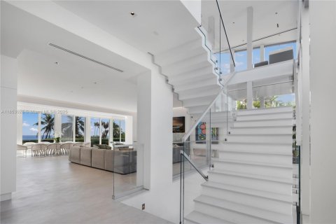 House in Miami Beach, Florida 5 bedrooms, 545.15 sq.m. № 1895655 - photo 10