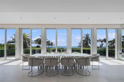 House in Miami Beach, Florida 5 bedrooms, 545.15 sq.m. № 1895655 - photo 3