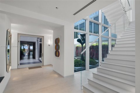 House in Miami Beach, Florida 5 bedrooms, 545.15 sq.m. № 1895655 - photo 24