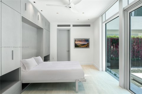 House in Miami Beach, Florida 5 bedrooms, 545.15 sq.m. № 1895655 - photo 20