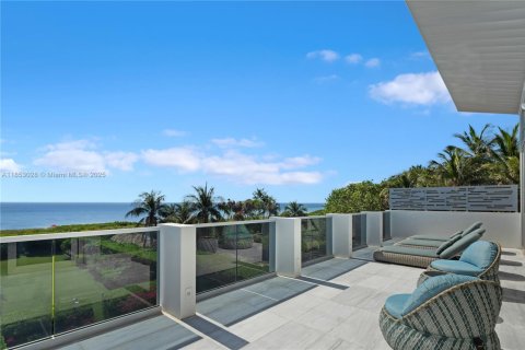 House in Miami Beach, Florida 5 bedrooms, 545.15 sq.m. № 1895655 - photo 5