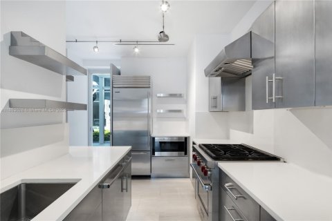 House in Miami Beach, Florida 5 bedrooms, 545.15 sq.m. № 1895655 - photo 26