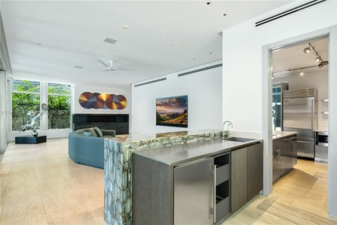 House in Miami Beach, Florida 5 bedrooms, 545.15 sq.m. № 1895655 - photo 12