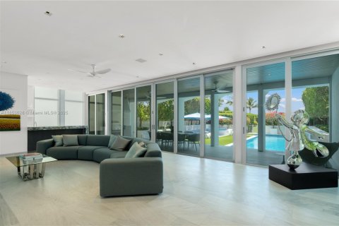House in Miami Beach, Florida 5 bedrooms, 545.15 sq.m. № 1895655 - photo 11