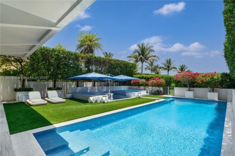 House in Miami Beach, Florida 5 bedrooms, 545.15 sq.m. № 1895655 - photo 21