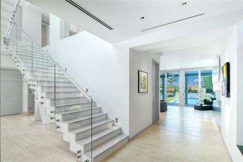 House in Miami Beach, Florida 5 bedrooms, 545.15 sq.m. № 1895655 - photo 13