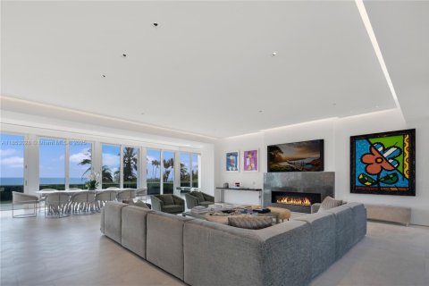 House in Miami Beach, Florida 5 bedrooms, 545.15 sq.m. № 1895655 - photo 4